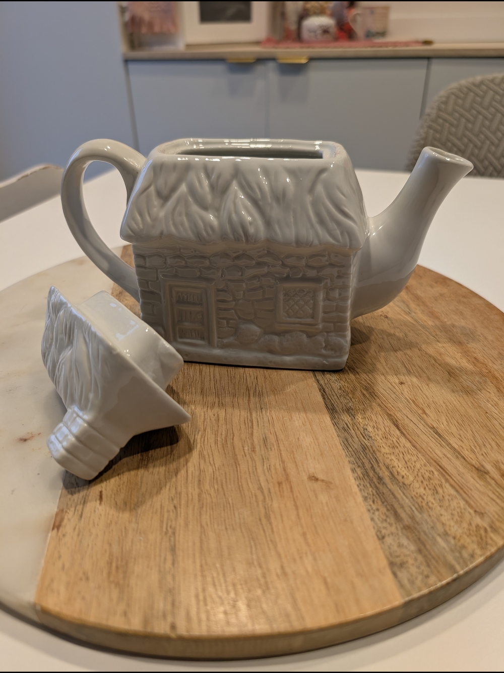 Vintage Cottage Teapot – White Ceramic House Design